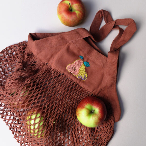 Häkeltasche mit handgestickter Birne – Bild 7