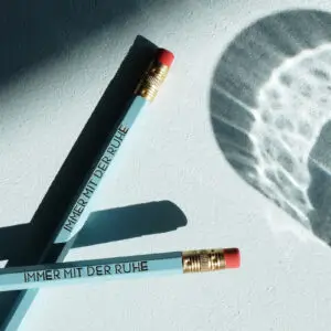 goldgeptägter Bleistift himmelblau "Immer mit der Ruhe"