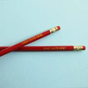 goldgeptägter Bleistift rot "Hand aufs Herz"