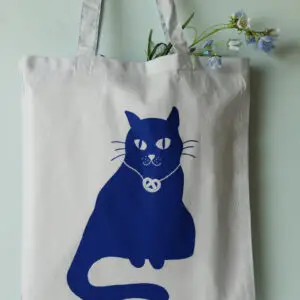 handbedruckte Stofftasche mit Katzenmotiv mit Breze pastellblau